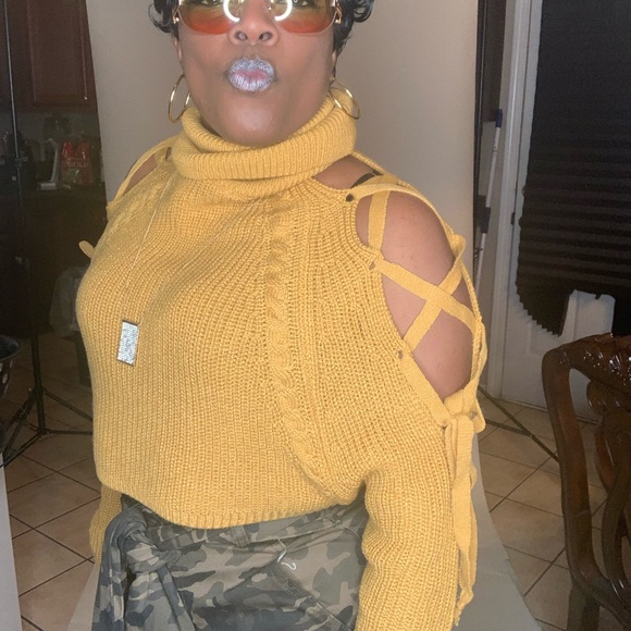 Sweater - Picture 2 of 2